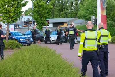 Gro?e Verkehrskontrolle in Wuppertal-Heckinghausen! Festnahme, F?hrerscheine und PKW aus dem Verkehr gezogen! Drogenh?ndler auf E-Scooter mit Schusswaffe unterwegs.-stock-photo