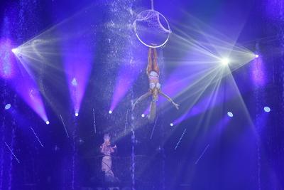 Artistin Veronika als Wassernixe, der Zirkus Charles Knie gastiert mit einem sensationellen und au?ergew?hnlichen artist-stock-foto