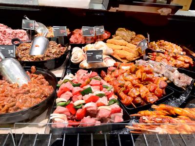 Marktkauf - Einkauf in einem Supermarkt oder Discounter-stock-foto
