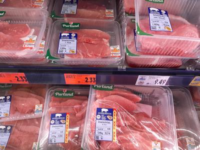 Kaufland - Einkauf in einem Supermarkt oder Discounter-stock-foto