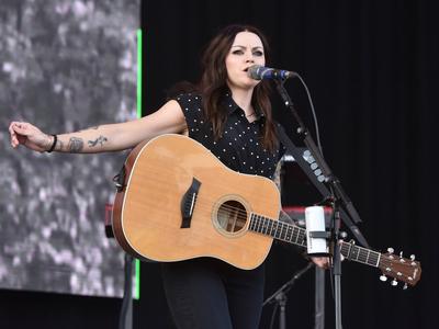 Amy MacDonald performing at the Victorious Festival 2022, at Southsea, Portsmouth, England. UK. Sunday 28th August 2022.-stock-foto