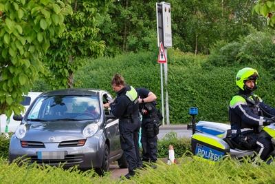 Gro?e Verkehrskontrolle in Wuppertal-Heckinghausen! Festnahme, F?hrerscheine und PKW aus dem Verkehr gezogen! Drogenh?ndler auf E-Scooter mit Schusswaffe unterwegs.-stock-photo