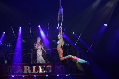Artistin Veronika als Wassernixe, der Zirkus Charles Knie gastiert mit einem sensationellen und au?ergew?hnlichen artist-stock-foto