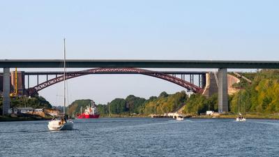 Levensauer Hochbr?cke ?ber den Nord-Ostsee-Kanal, Schleswig-Holstein, Deutschland-stock-foto