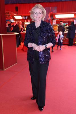 Hingucker des Abends: Moderatorin Anke Harnack. Es war ihr erster ?ffentlicher Auftritt auf dem Roten Teppich nach ihrem-stock-photo