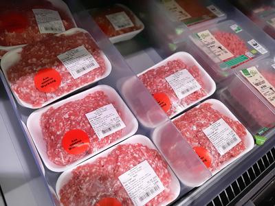 Marktkauf - Einkauf in einem Supermarkt oder Discounter-stock-foto