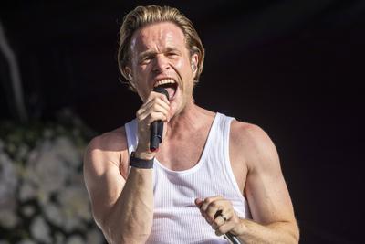 . 20/08/2023. Newbury, United Kingdom. Olly Murs performing at the Bet Victory Hungerford Day at Newbury Racecourse, Uni-stock-photo