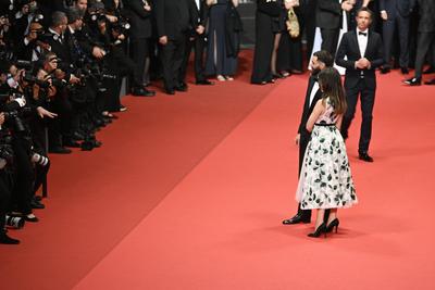 78eme Festival International du Film de Cannes. Mont?e des marches du film 13 jours 13 nuits. ARNAL-stock-photo