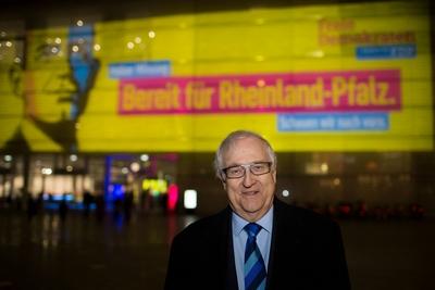Auftakt des Landtagswahlkampfes der FDP Rheinland-Pfalz Rheinland-Pfalz/ Rainer Bruederle steht am 27.01.2016 vor dem F-stock-foto