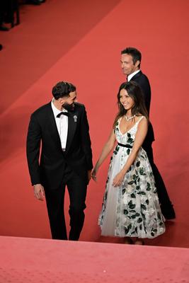 78eme Festival International du Film de Cannes. Mont?e des marches du film 13 jours 13 nuits. ARNAL-stock-photo