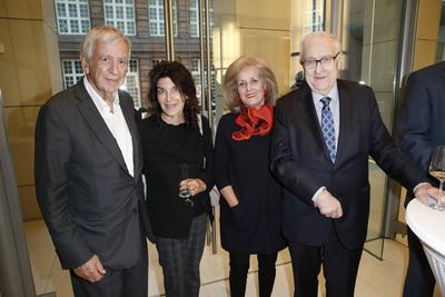 Preistr?ger Michael Naumann mit Ehefrau Marie Warburg / Alexandra Oetker Rainer Br?derle / Das Walther Rathenau Institut-stock-foto