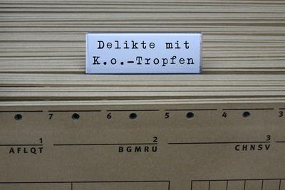 H?ngeregister und Delikte mit K.o.-Tropfen-stock-foto
