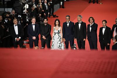 78eme Festival International du Film de Cannes. Mont?e des marches du film 13 jours 13 nuits. ARNAL-stock-photo