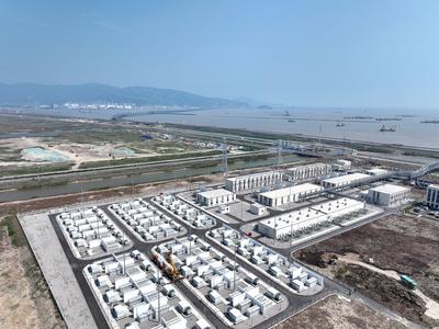 China Nuclear Tianwan Tidal Flat PV Construction-stock-foto