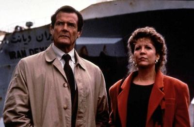 Roger Moore, Nancy Allen Der Krimi-Autor Thomas Grace (Roger Moore) hat ein Buch geschrieben, dessen Geschichte identis-stock-foto