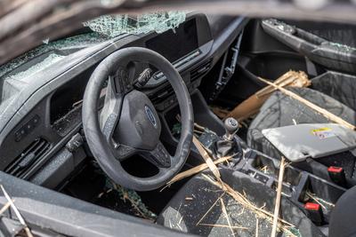 15-J?hrige rast auf Flucht vor Polizei in Autohaus-stock-photo