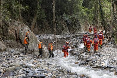 Mountain Flood Disaster Rescue in Sanshe-stock-foto