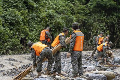 Mountain Flood Disaster Rescue in Sanshe-stock-foto