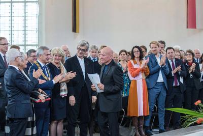 Zum Abschluss der Frankfurter Buchmesse erhielt der brasilianische Fotograf Sebastiao Salgado (75) am Sonntag (20.10.201-stock-photo