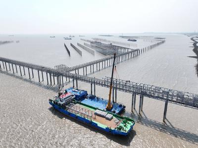 China Nuclear Tianwan Tidal Flat PV Construction-stock-foto