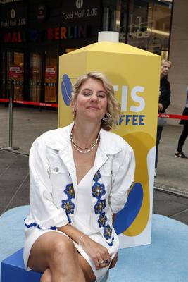 Felicitas Then bei dem Themen Event-Tag der Initiative-Milch Der Begehbare K?hlschrank inder Mall Of Berlin am 22.05.25-stock-foto