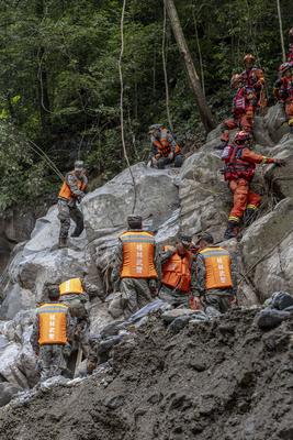 Mountain Flood Disaster Rescue in Sanshe-stock-foto