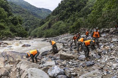 Mountain Flood Disaster Rescue in Sanshe-stock-foto