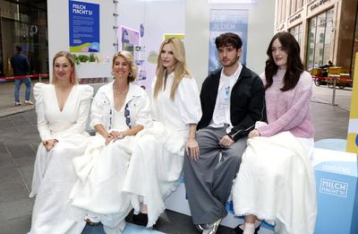 Ruth Moschner, Felicitas Then, Mirja du Mont, Sohn Fayn und Tochter Tara, bei dem Themen Event-Tag Initiative-Milch Der-stock-foto
