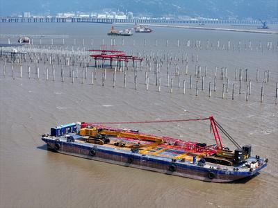 China Nuclear Tianwan Tidal Flat PV Construction-stock-foto