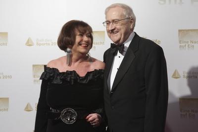 Bundeswirtschaftsminister  Rainer BR?DERLE und Gattin Angelika ADAMZIK-BR?DERLE beim Ball des Sports am 06.02.2010 in W-stock-photo
