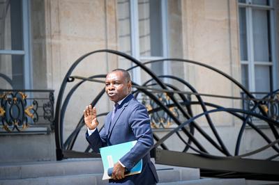 Emmanuel Macron re?oit Denis Sassou N?Guesson pr?sident de la Republique du Congo-stock-foto
