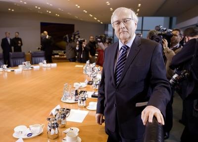 Rainer BRUEDERLE FDP Bundeswirtschaftsminister vor der ersten Kabinettsitzung im Bundeskanzleram-stock-foto