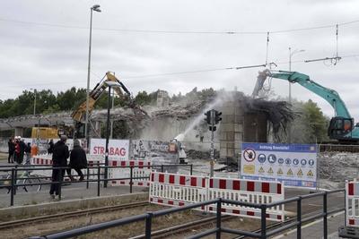 25.05.2025, Br?cke Stra?e An der Wuhlheide wird abgerissen, aufgrund der bestehenden Einsturzgefahr wurde der kontrollie-stock-foto