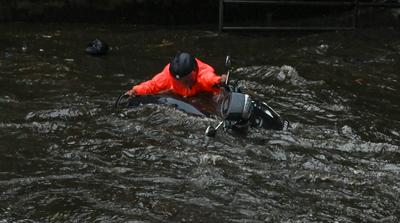 Heavy Rain Disrupt Daily Life In Mumbai-stock-foto