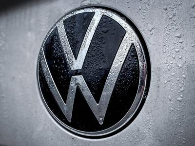 VW-Logo, Deutschland, Europa, Gewinneinbruch, K?ndigungen, Entlassungen, Schliessungen, Werksschliessungen, Dieselgate-S-stock-foto