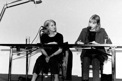 Archiv Senta Berger Schauspielerin Barbara Gowdy Autorin Muenchen 1999 Archiv Motive Barbara Gowdy Autorin-Buchpraesenta-stock-photo