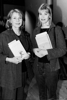 Archiv Senta Berger Schauspielerin Barbara Gowdy Autorin Muenchen 1999 Archiv Motive Barbara Gowdy Autorin-Buchpraesenta-stock-photo