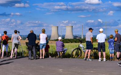 16.08.2024, xblx, AKW Grafenrheinfeld, Sprengung der K?hlt?rme, emwirt, am 16.08.2024 wurden die beiden Kuehltuerme des-stock-foto