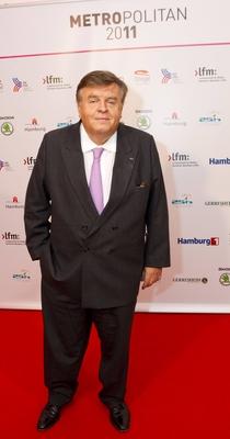 Bildnummer: 56252139  Datum: 31.10.2011  Copyright: imago/Lars BergHAMBURG / 31.10.2011 Helmut Thoma Fototermin zum Thema: Vergabe des Fernsehpreis METROPOLITAN 2011 im Hamburger Theater Kehrwieder am 31.10.2011 in Hamburg, Germany. Hamburg / Promi / Prominent / Gesellschaft / Gala / Verleihung / Fernsehpreis METROPOLITAN 2011 / Theater Kehrwieder / Preisverleihung / Preis / Verleihung People Entertainment Medien x0x xsk 2011 hoch Fernsehpreis METROPOLITAN 2011 Gala Gesellschaft Hamburg Preis Preisverleihung Promi Prominent Redakteur Lena O bschinsky Theater Kehrwieder Verleihung  56252139 Date 31 10 2011 Copyright Imago Lars mountain Hamburg 31 10 2011 Helmut Thoma Photo call to Theme Award the Television Metropolitan 2011 in Hamburg Theatre Kehrwieder at 31 10 2011 in Hamburg Germany Hamburg Celebrity Prominent Society Gala award Ceremony Television Metropolitan 2011 Theatre Kehrwieder Award ceremony Prize award Ceremony Celebrities Entertainment Media x0x xSK 2011 vertical Television Metropolitan 2011 Gala Society Hamburg Prize Award ceremony Celebrity Prominent Editor Lena O bschinsky Theatre Kehrwieder award Ceremony-stock-photo