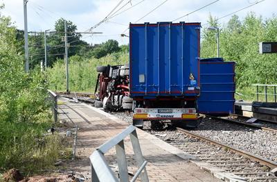 LKW Unfall-stock-foto