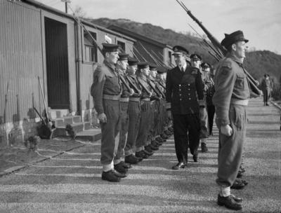Chief of Combined Operations on Visit of Inspection. 6 March 1943, at HMS Armadilla and HMS Pascoe, Lord Louis Mountbatt-stock-photo