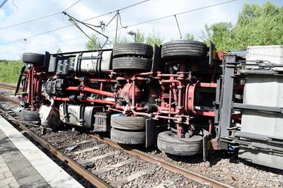 LKW Unfall-stock-foto