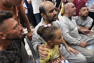 Palestinian prisoners released by the Israeli army are taken to Al-Aqsa Martyrs Hospital-stock-foto