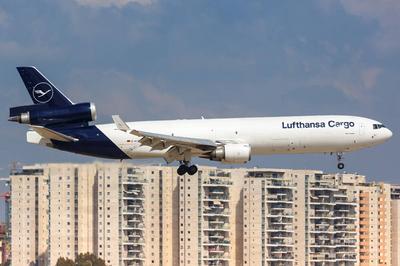 Tel Aviv, Israel - 23 Februar 2019: Ein McDonnell Douglas MD-11 Flugzeug der Lufthansa Cargo mit dem Kennzeichen D-ALCB-stock-photo