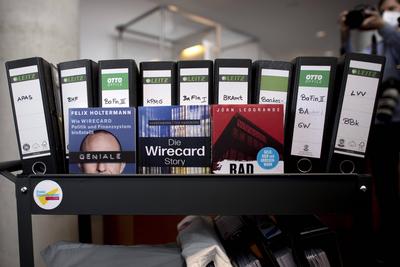 Olaf Scholz, Wirecard Ausschuss DEU, Deutschland, Germany, Berlin, 22.04.2021 Akten und Buecher werden in den Ausschusss-stock-foto