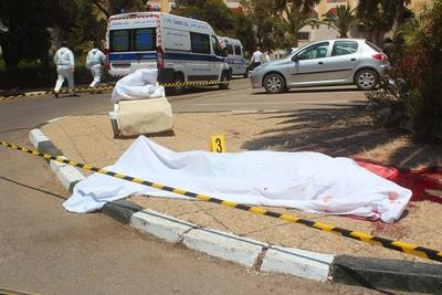 Get?tete Touristen   - Terroristischer Anschlag auf das Hotel Marhaba in Sousse, Tunesien -  - 26/06/2015 BENAZIZA/PANO-stock-foto