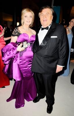 Bildnummer: 57018111  Datum: 04.02.2012  Copyright: imago/Sven SimonHelmut THOMA mit Ehefrau Danielle, After Show-Party, 47. Verleihung der Goldenen Kamera, der Film-und Fernsehpreis der Zeitschrift H?RZU im Berliner Verlagshaus der Axel Springer AG in Berlin am 04.02.2012. Poolfoto Goldene Kamera Preisverleihung Berlin xdp x1x premiumd 2012 hoch Gala Preisverleihung Event Filmpreis H?RZU Preis Goldene Kamera Fernsehpreis Unterhaltung Auszeichnung o0 Familie Frau privat 57018111 Date 04 02 2012 Copyright Imago Sven Simon Helmut Thoma with Wife Danielle After Show Party 47 award Ceremony the Golden Camera the Film and Television the Magazine H?RZU in Berlin Publishing house the Axel Springer AG in Berlin at 04 02 2012 POOL PHOTO Golden Camera Award ceremony Berlin XDP x1x premiumd 2012 vertical Gala Award ceremony Event Film Prize H?RZU Prize Golden Camera Television Entertainment Award o0 Family Woman private-stock-foto