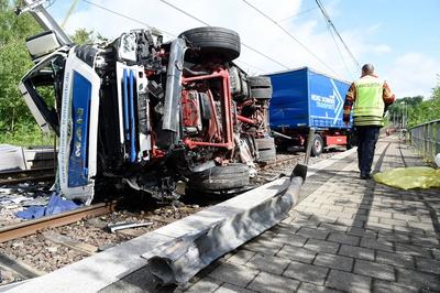 LKW Unfall-stock-foto