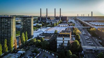 Volkswagen Werk in Wolfsburg bei Sonnenuntergang - Wolfsburg, Deutschland, Europa, Volkswagen Werk, Sonnenuntergang, Ind-stock-foto
