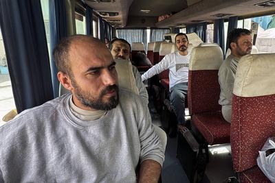 Palestinian prisoners released by the Israeli army are taken to Al-Aqsa Martyrs Hospital-stock-foto